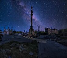 Фотообои Памятник Колумбу в Барселоне ночью